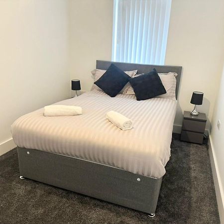 Stylish 4-Bedroom Retreat, Perfect For Groups Liverpool Exterior photo