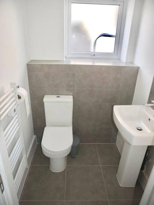 Stylish 4-Bedroom Retreat, Perfect For Groups Liverpool Exterior photo